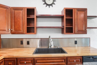 8611 Key Windy Way unit 2, Converse, TX 78109 - photo 7