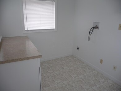 743 ann st. 019