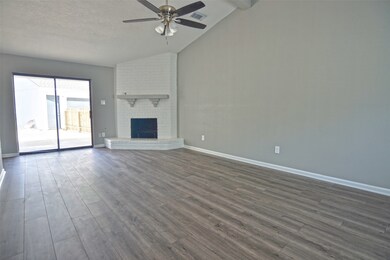 403 Gleneagles Dr, Friendswood, TX 77546 - photo 5