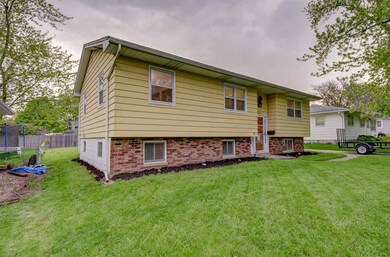 3326 Randolph St, Waterloo, IA 50702 - photo 2