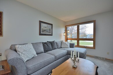 15735 W Brook Dr unit 4E, New Berlin, WI 53151 - photo 5