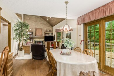 CASUAL DINING AREA
