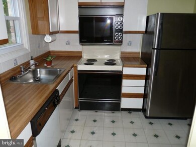 1747 W Chester Pike unit 30, Havertown, PA 19083 - photo 4