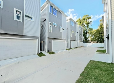 6715 Saint Augustine St, Houston, TX 77021 - photo 2