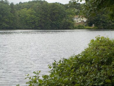 36 Edgewater Dr, Blackstone, MA 01504 - photo 3