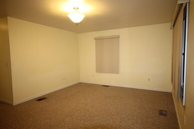 145 Cardinal St unit 1, Springfield, MA 01151 - photo 6