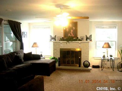 Living Room Large light bright and open living roo