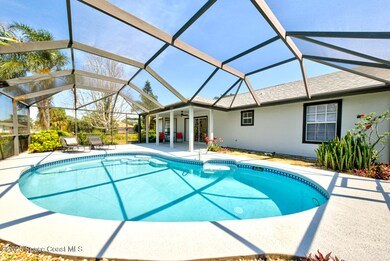 screened-in pool enclosure