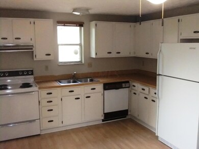 828 Eliots Oak Rd, Columbus, OH 43228 - photo 4