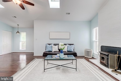 316 Hanford Ct, Sterling, VA 20164 - photo 7