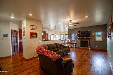 3193 Crested Dr N, Mandan, ND 58554 - photo 4