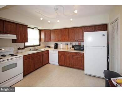 502 Barrington Ct, Sellersville, PA 18960 - photo 7