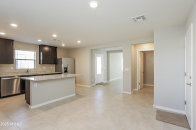 006-photo-dining-room-7927852