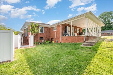 1423 Arrow Wood Rd, Asheboro, NC 27205 - photo 2