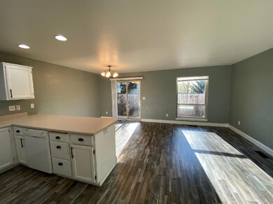 1375 Circle Wood Dr, Central Point, OR 97502 - photo 2