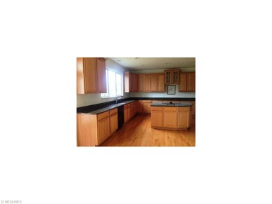 Huge kitchen, Granite counters, tons of cabinet sp
