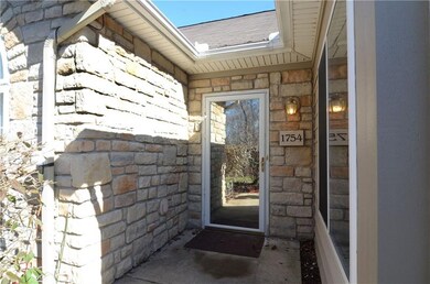 1754 HEATHER HEIGHTS HAS A NICE PRIVATE ENTRANCE T