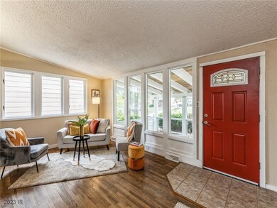 3825 43rd St, Des Moines, IA 50310 - photo 3