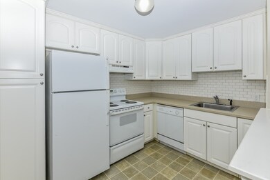1075 Chestnut St unit 6, Newton Upper Falls, MA 02464 - photo 2