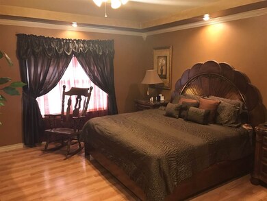 211 Oriole Ln, Laredo, TX 78045 - photo 4