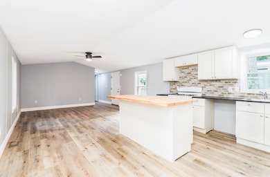 311 Friar Tuck Dr, Exeter, NH 03833 - photo 4