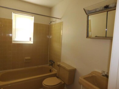 004 Unit 1 Bathroom
