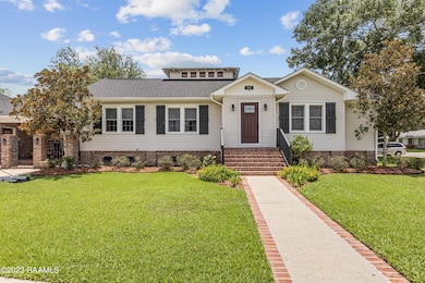 502 E Edwards St-3