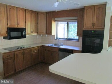 9529 Cape Anne Place, Montgomery Village, MD 20886 - photo 4