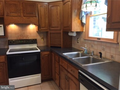 705 Chestnut St, Shoemakersville, PA 19555 - photo 5