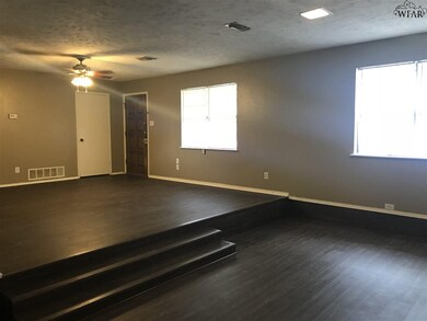 1402 Hunt St, Wichita Falls, TX 76302 - photo 3