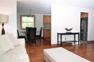 Great Flow from Living Room to Dinning Room to Kit