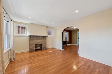 7637 Roslyn St, Pittsburgh, PA 15218 - photo 7