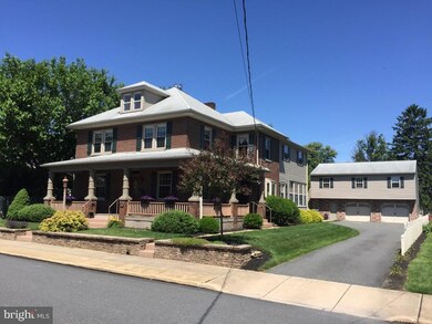 147 W Broad St, New Holland, PA 17557 - photo 2