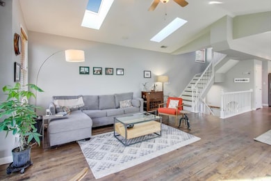 645 W Briar Place unit 4, Chicago, IL 60657 - photo 3