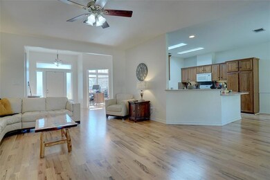 304 Casas Del Norte St, Granbury, TX 76049 - photo 6