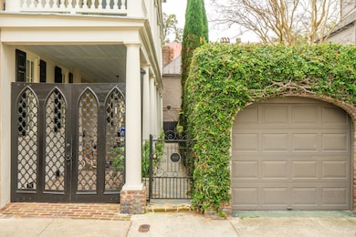 61 1/2 Tradd St, Charleston, SC 29401 - photo 2