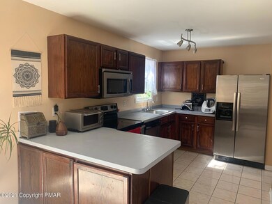 258 Spicebush Dr, East Stroudsburg, PA 18301 - photo 2