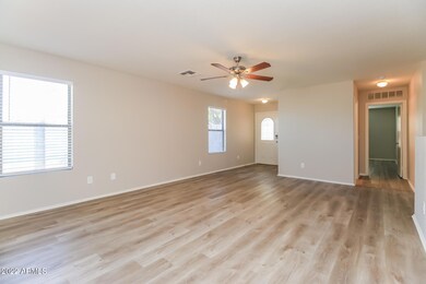 003-photo-living-room-11810455