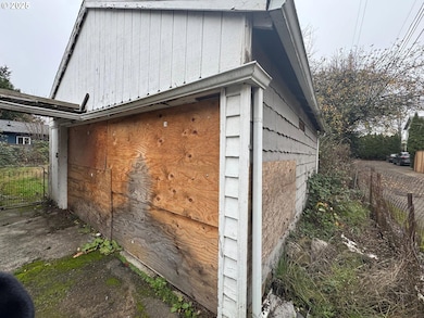 8923 SE Clinton St, Portland, OR 97266 - photo 3