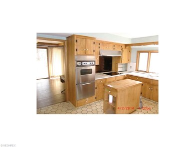 Eat-in kitchen with Portable Island and Pass-throu
