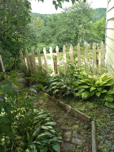 71 Atwood St, Lisbon, NH 03585 - photo 3