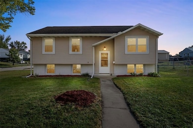 3009 Carriage Dr SW, Cedar Rapids, IA 52404 - photo 3