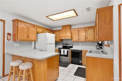 903 Katrin Dr, Alamo, TX 78516 - photo 5