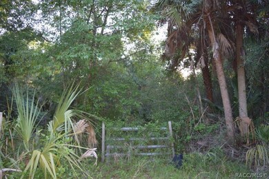 Gate is the south gate. Sleeping Bear Ln is on pap