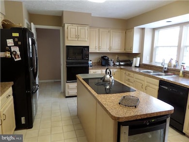 606 Signers Cir, Marlton, NJ 08053 - photo 4