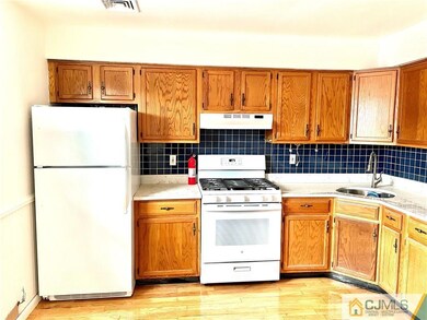 172 Roosevelt Ave unit E, Carteret, NJ 07008 - photo 5