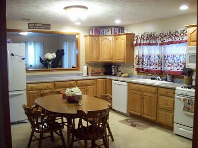 880 A St SE, Linton, IN 47441 - photo 3