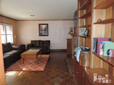 809 E Wilmington St, Burgaw, NC 28425 - photo 3