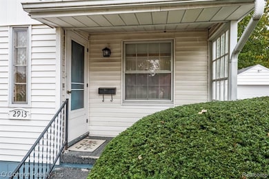 2913 11th Ave, Port Huron, MI 48060 - photo 3