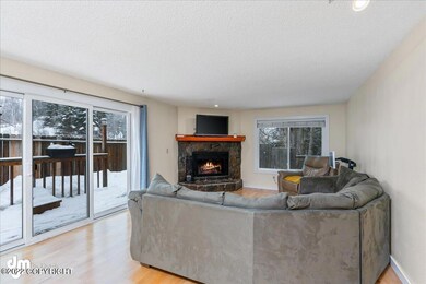 03-Living Room_MAX1605